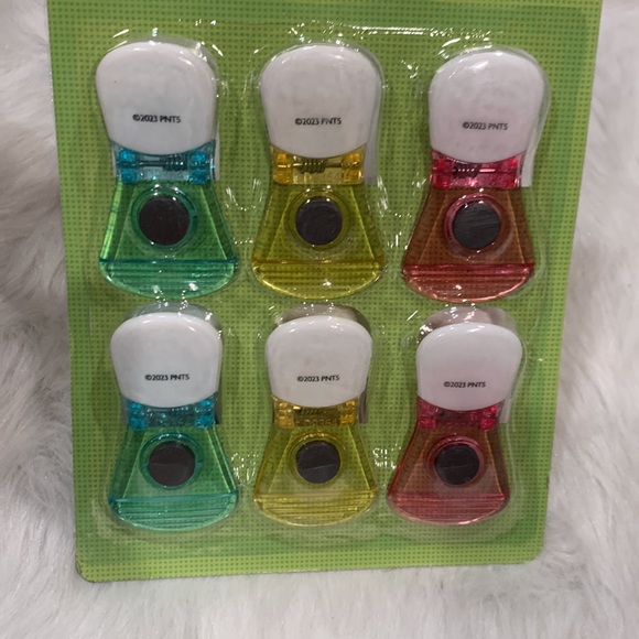 PEANUTS Snoopy Magnetic Chip Bag Clips - Picture 3 of 3